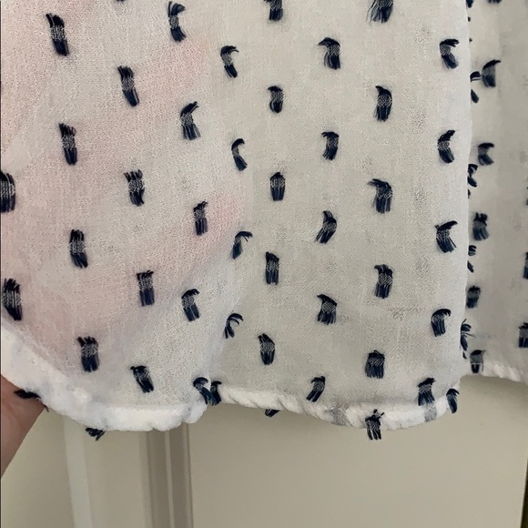 ❤️Loft Sleeveless Blouse Ruffle Detail Blue White - Picture 3 of 5